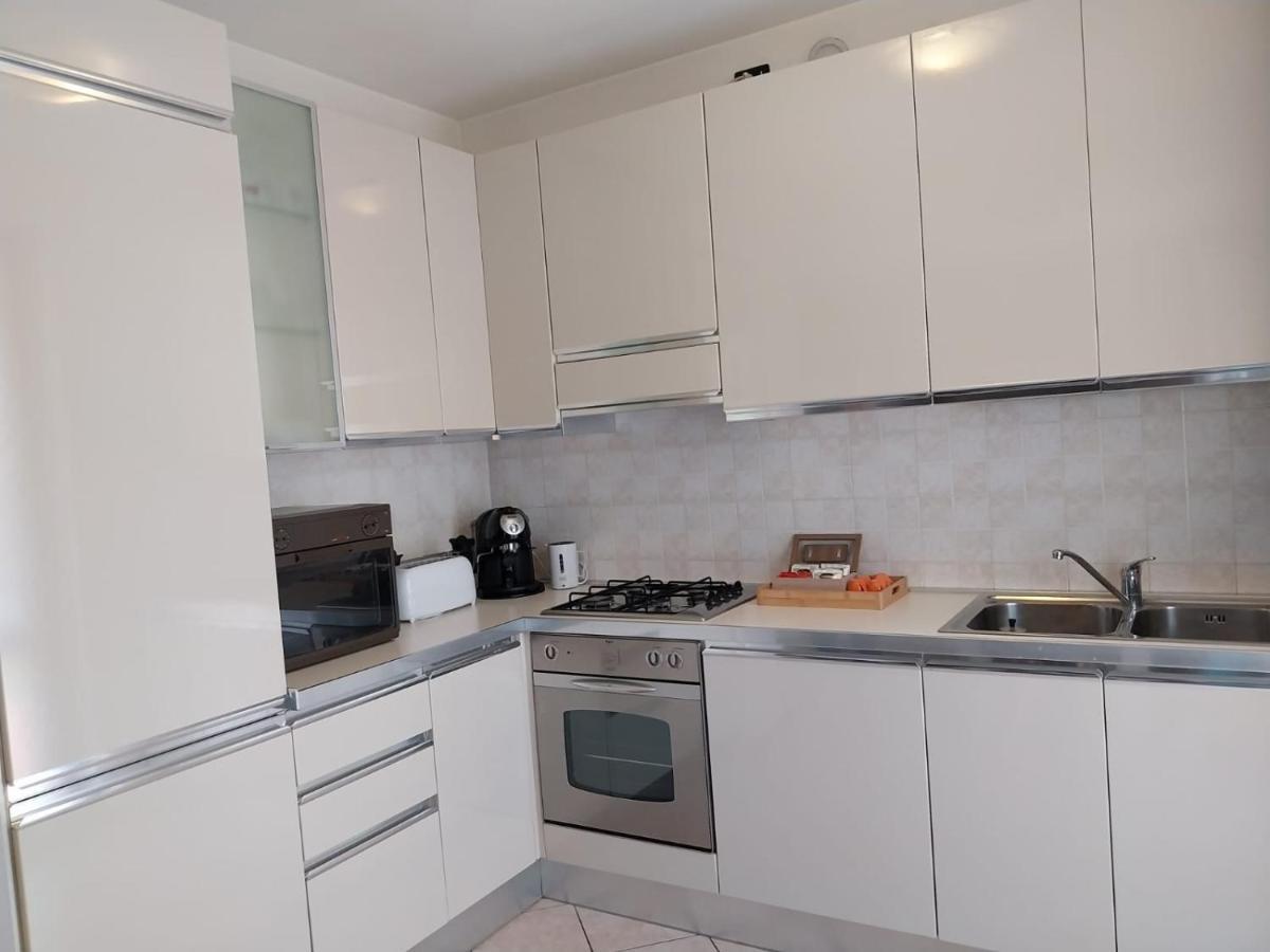Appartamento Casa Adela Desenzano del Garda Esterno foto