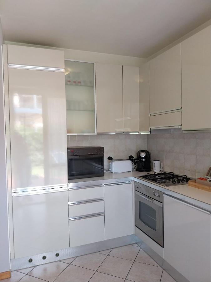 Appartamento Casa Adela Desenzano del Garda Esterno foto